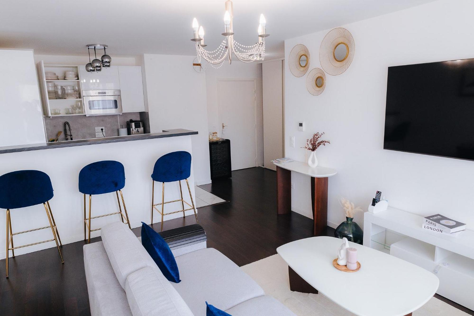 Appartement Luxueux, Neuf & Equipe A Versailles, Сен-Сир-л'Эколь Экстерьер фото